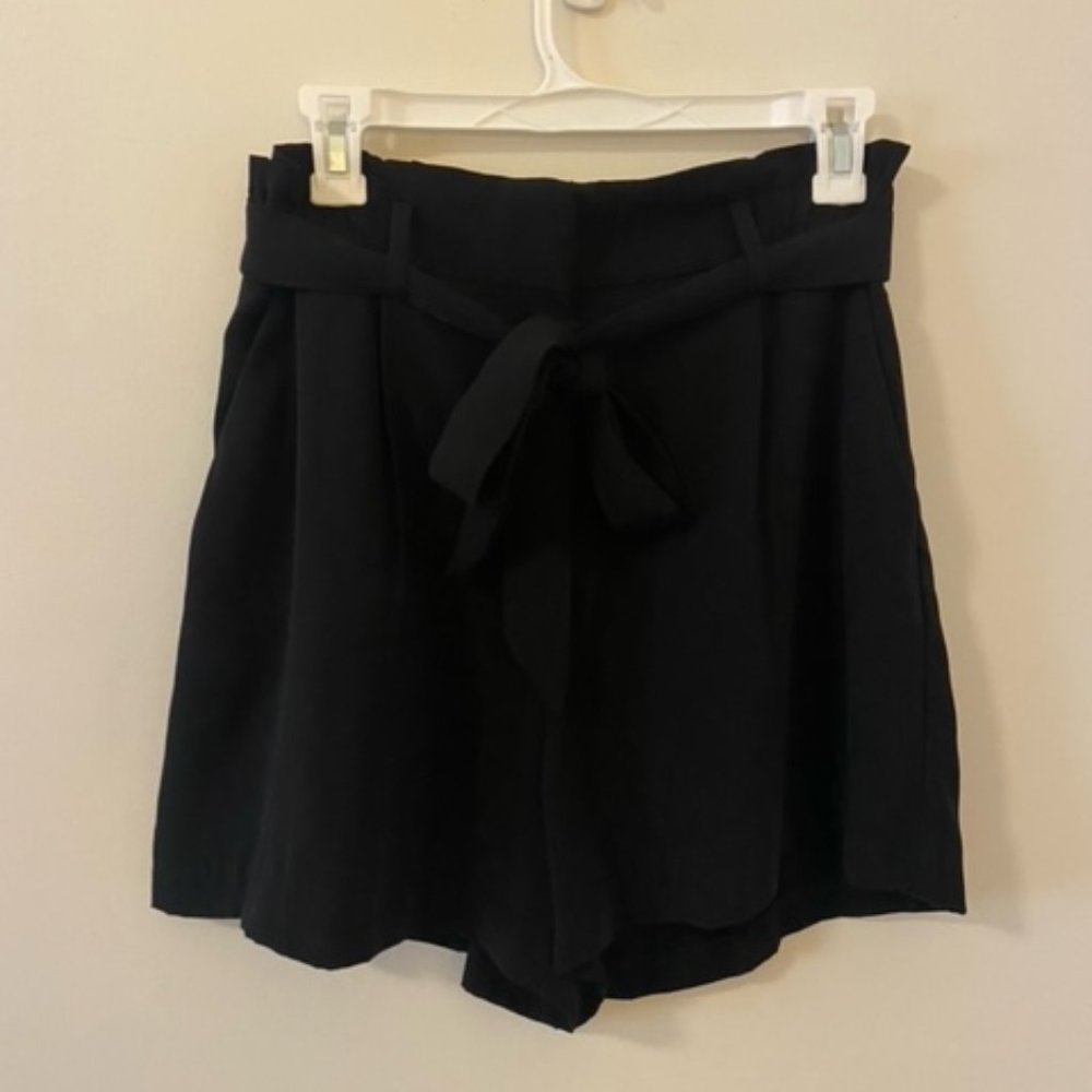 Women's Size 6 H&M Black Paper Bag Shorts